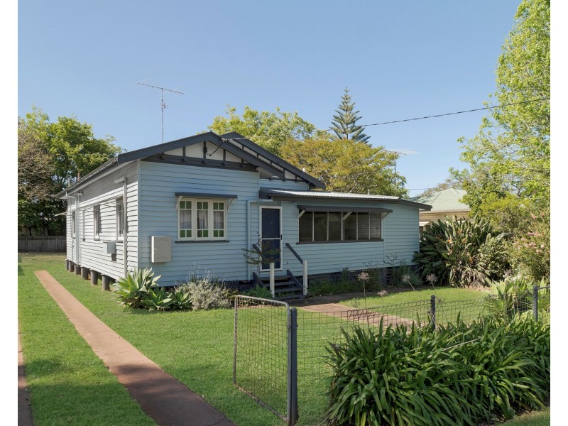 3 Henderson Street, Newtown QLD 4350