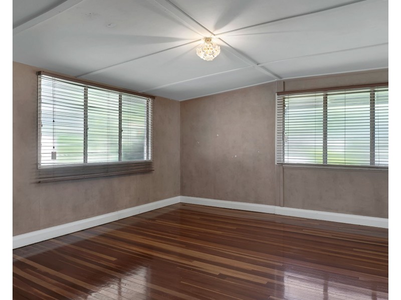 3 Henderson Street, Newtown QLD 4350
