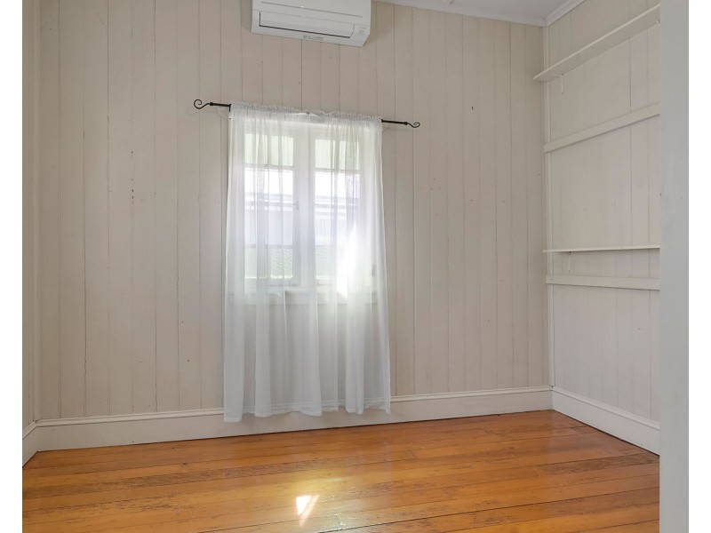 3 Henderson Street, Newtown QLD 4350