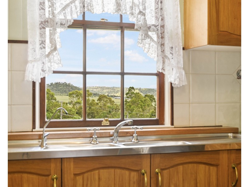 2 Valley View Drive, Meringandan West QLD 4352