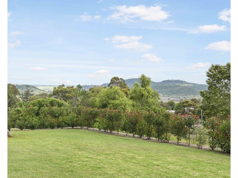 2 Valley View Drive, Meringandan West QLD 4352