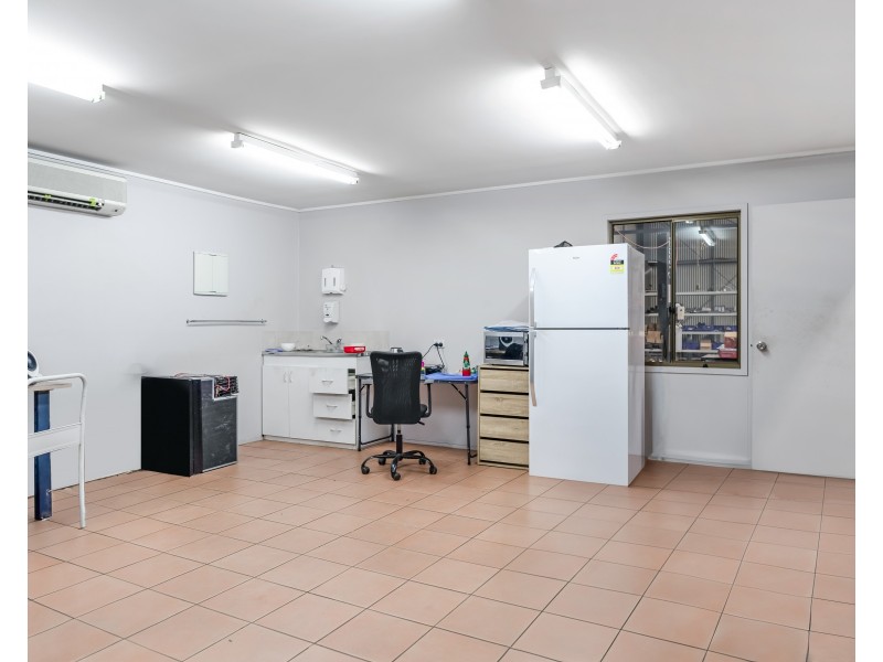 Shed 5/98 Buckland Street, Harristown QLD 4350