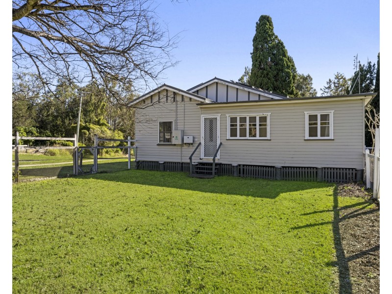 20 Jones Road, Withcott QLD 4352