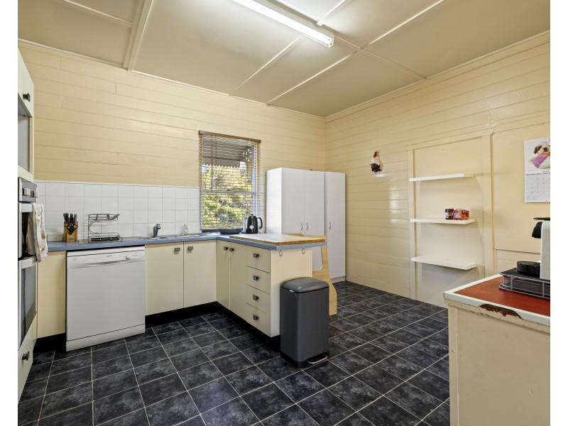 20 Jones Road, Withcott QLD 4352