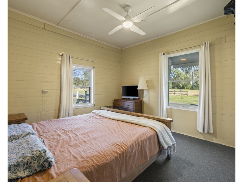 20 Jones Road, Withcott QLD 4352