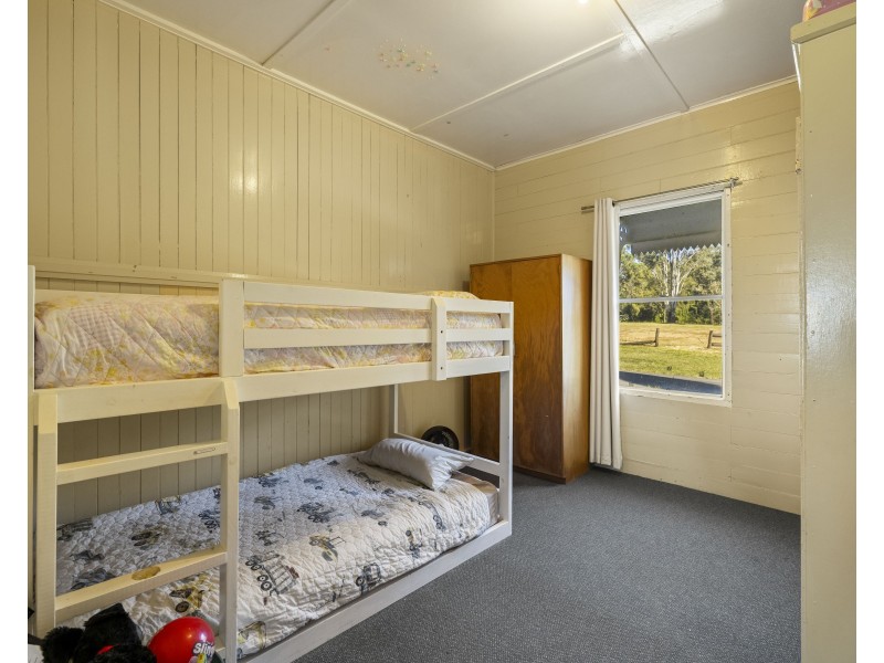 20 Jones Road, Withcott QLD 4352