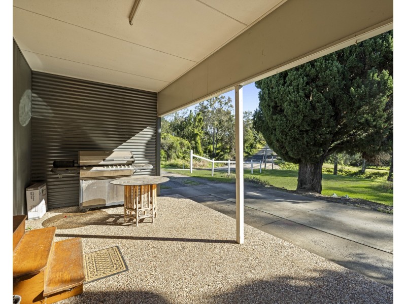 20 Jones Road, Withcott QLD 4352