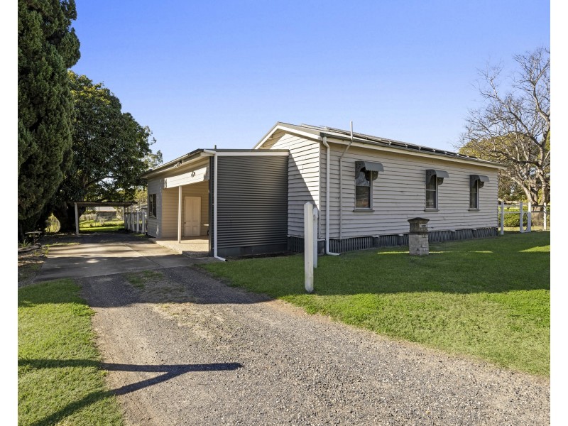 20 Jones Road, Withcott QLD 4352