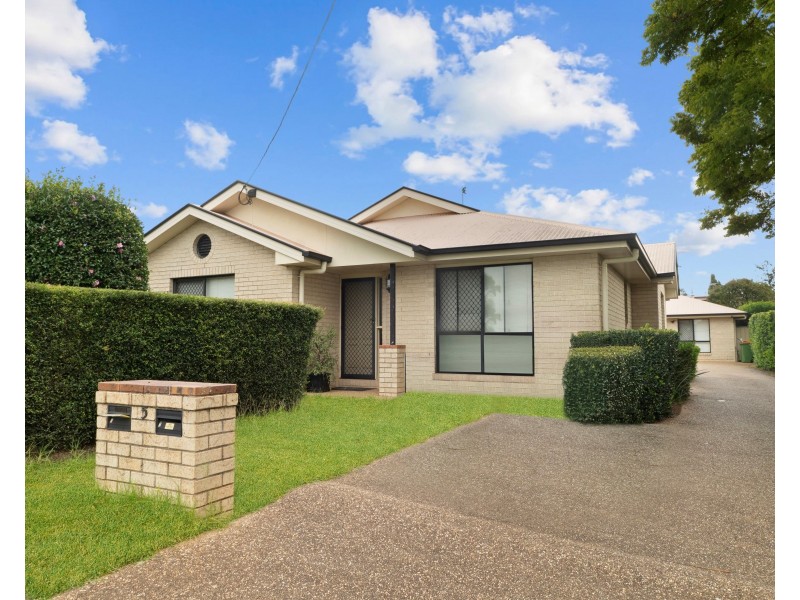 Unit 1/5 Leichhardt Street, Centenary Heights QLD 4350