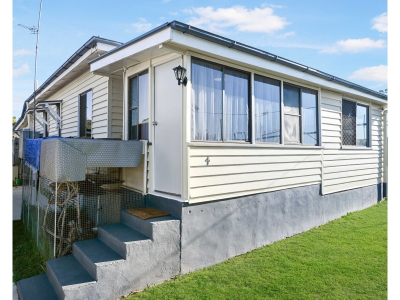 4 Finnie Street, Newtown QLD 4350