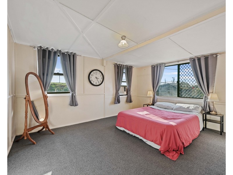 4 Finnie Street, Newtown QLD 4350