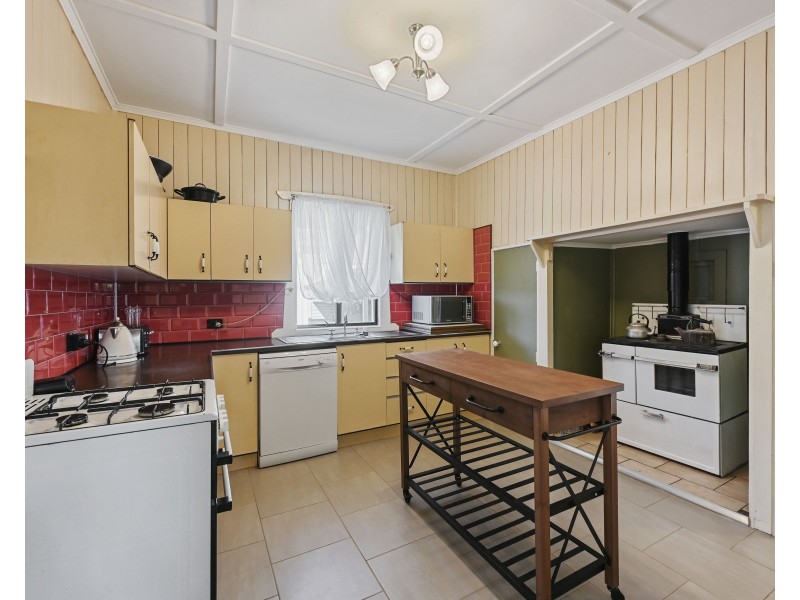 4 Finnie Street, Newtown QLD 4350