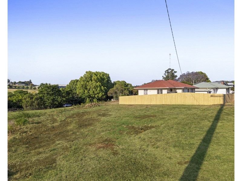 207-209 Jellicoe Street, Newtown QLD 4350