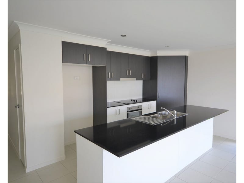 24 Farrer Street, Cranley QLD 4350
