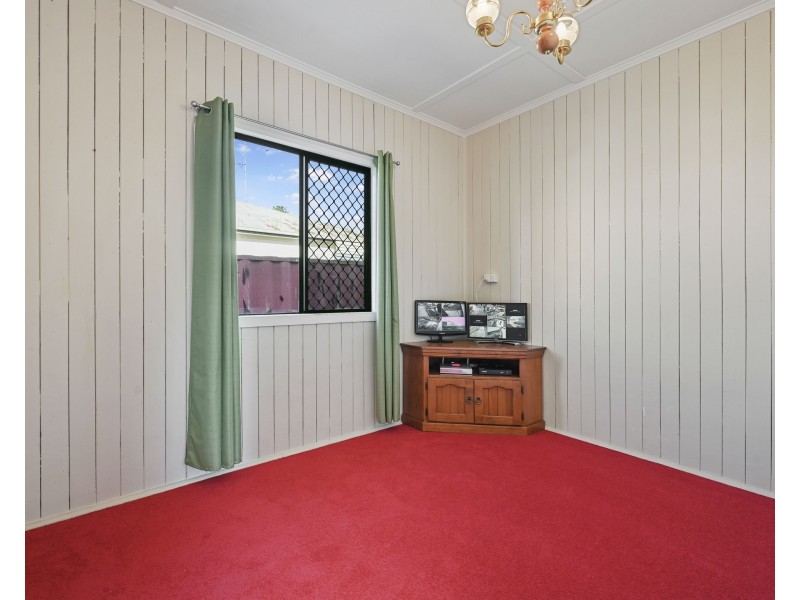 4 Finnie Street, Newtown QLD 4350
