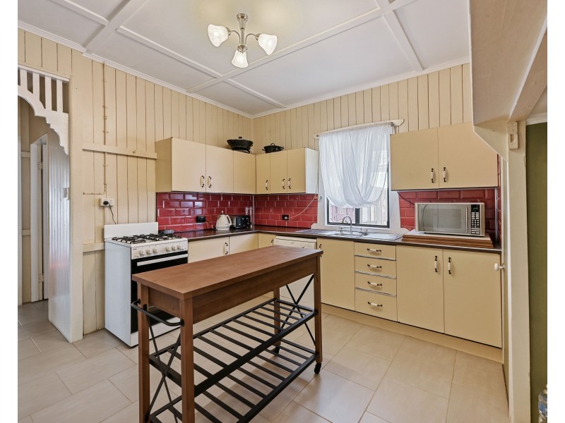 4 Finnie Street, Newtown QLD 4350