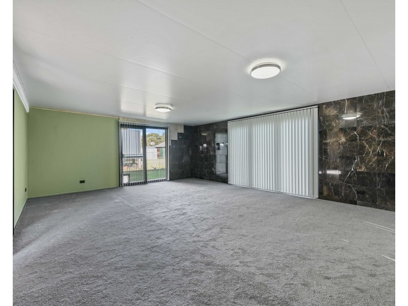 4 Finnie Street, Newtown QLD 4350