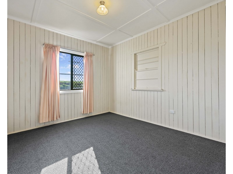 4 Finnie Street, Newtown QLD 4350
