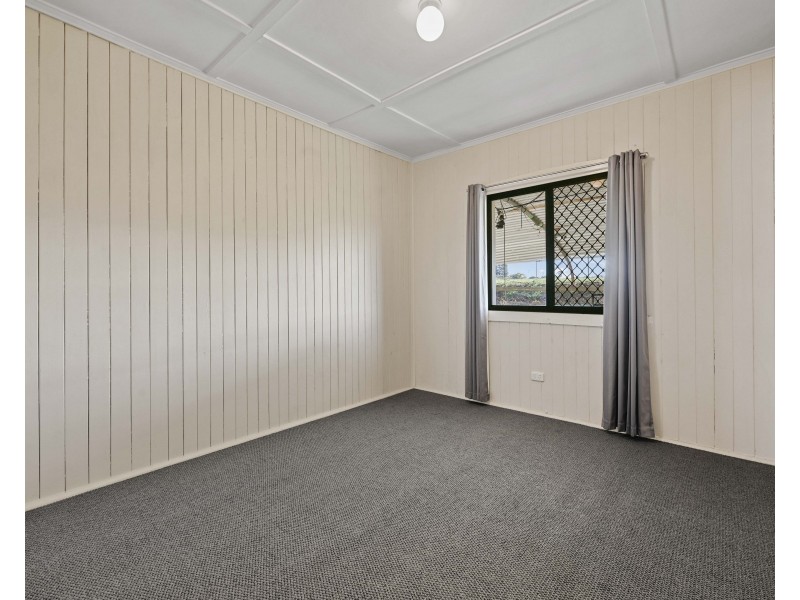 4 Finnie Street, Newtown QLD 4350
