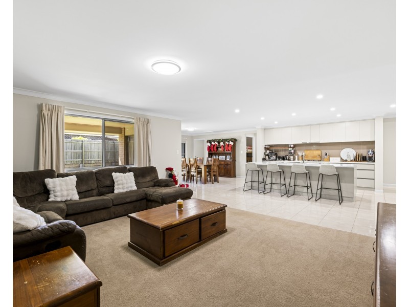 8 Eadie St, Kearneys Spring QLD 4350