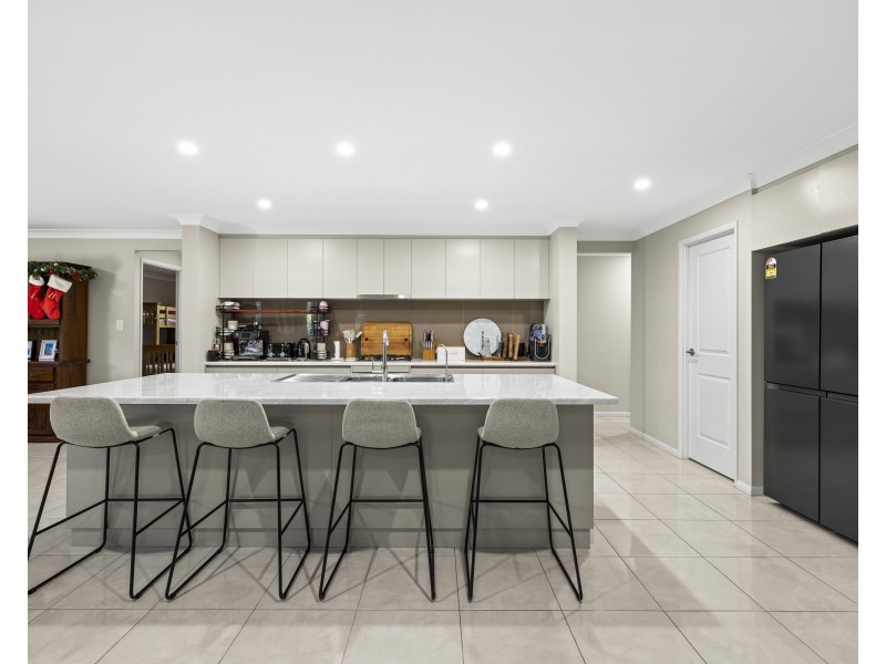 8 Eadie St, Kearneys Spring QLD 4350