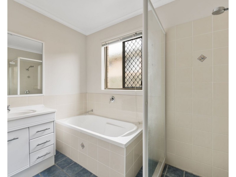Unit 2/2 John Street, East Toowoomba QLD 4350