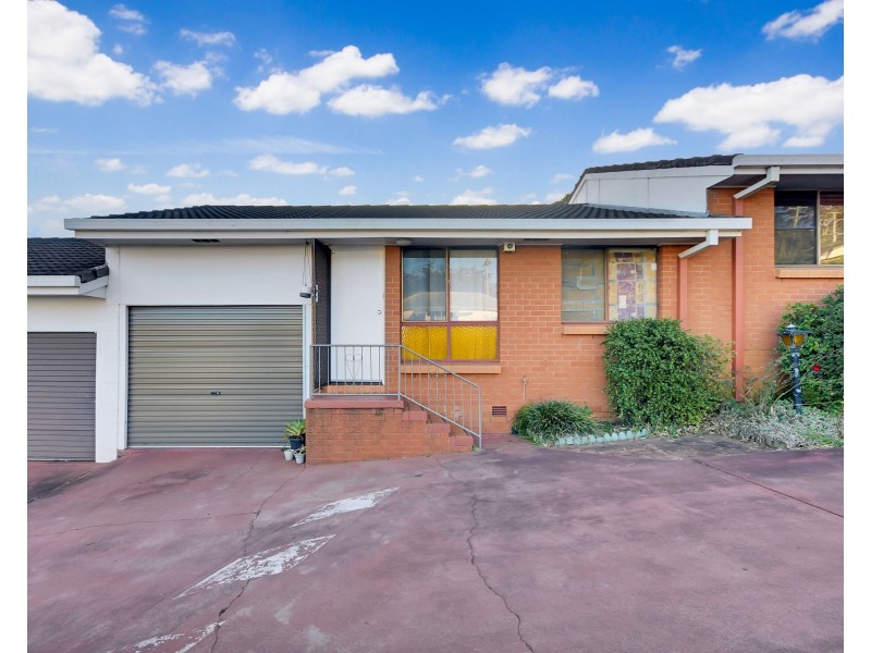 Unit 5/56 North Street, Mount Lofty QLD 4350