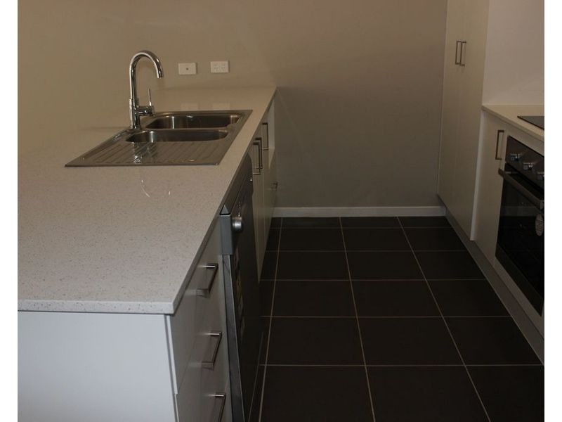 2/22 Alpine Court, Cranley QLD 4350