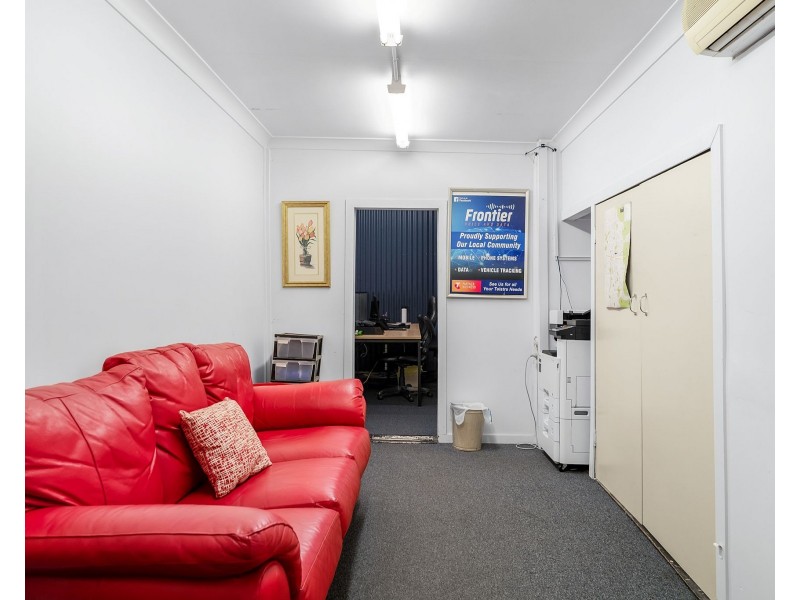 62 Anzac Avenue, Newtown QLD 4350