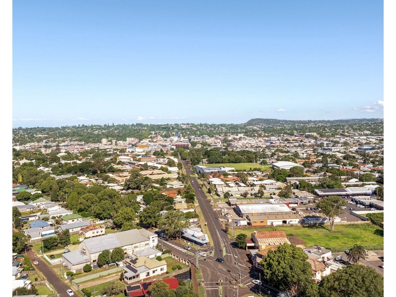 62 Anzac Avenue, Newtown QLD 4350
