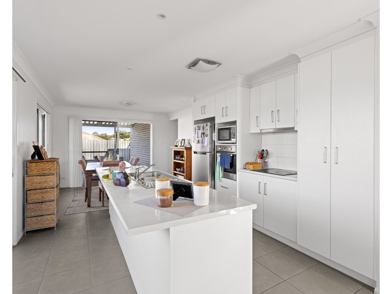 Unit 1/23 Furness Court, Kearneys Spring QLD 4350
