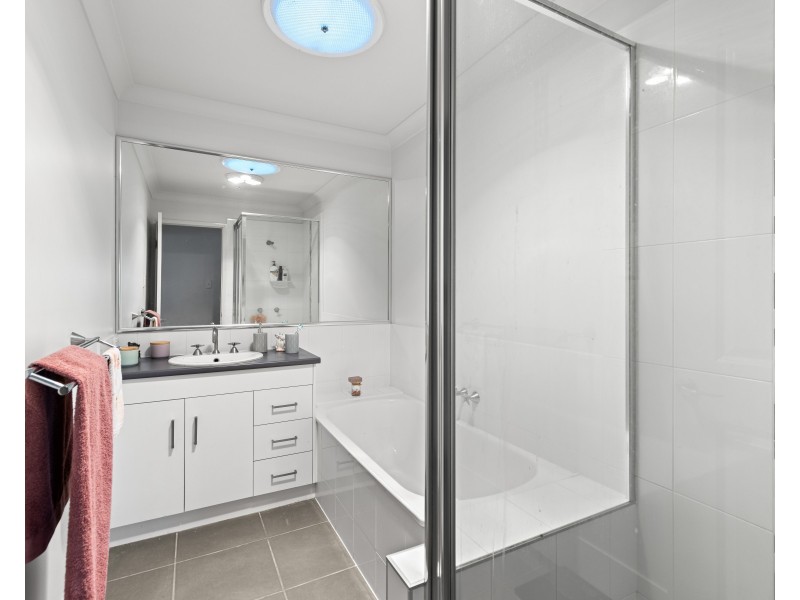 Unit 1/23 Furness Court, Kearneys Spring QLD 4350