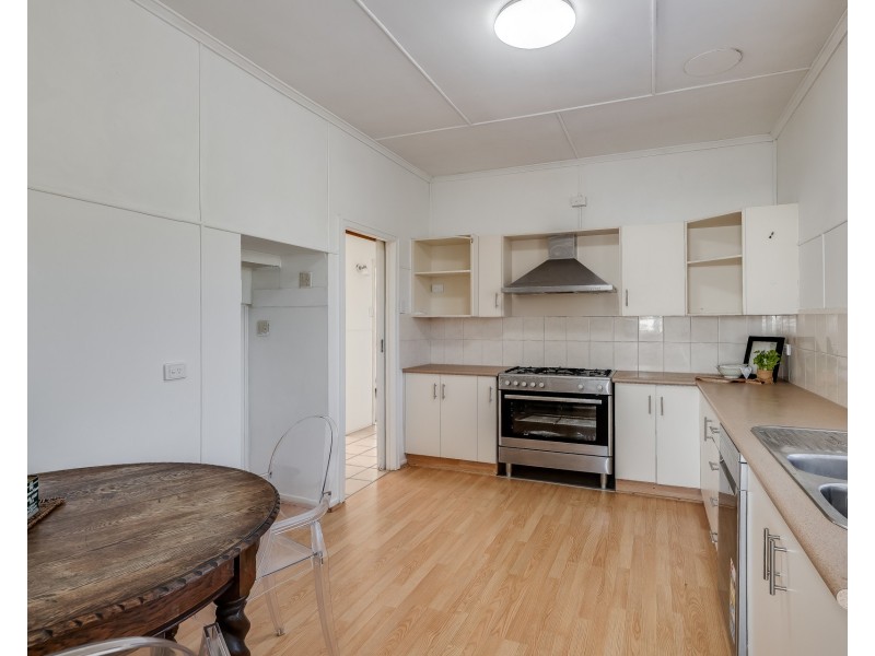 16 Ross Street, Mount Lofty QLD 4350