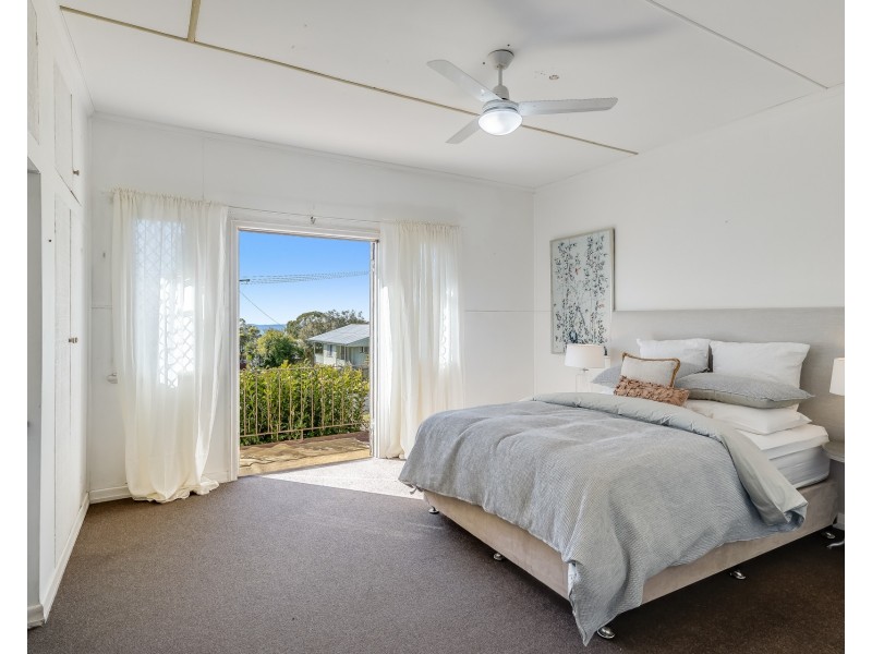 16 Ross Street, Mount Lofty QLD 4350