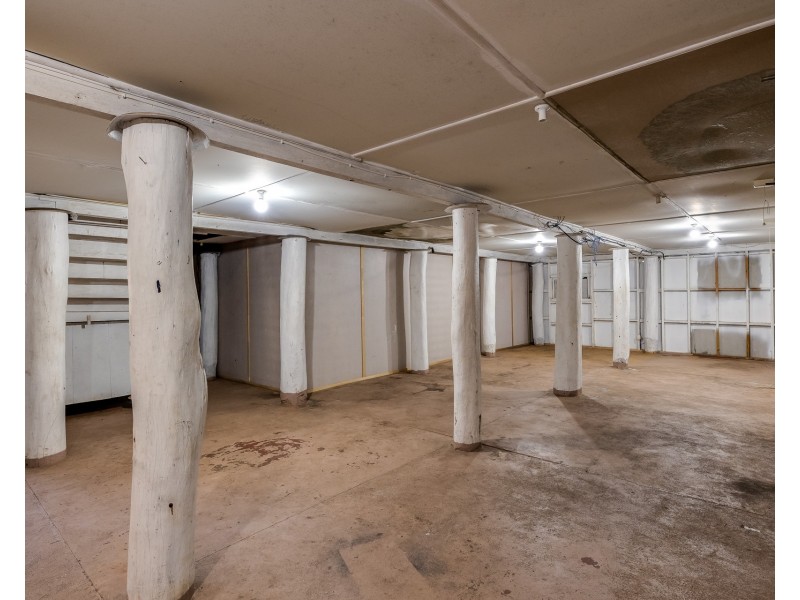 16 Ross Street, Mount Lofty QLD 4350