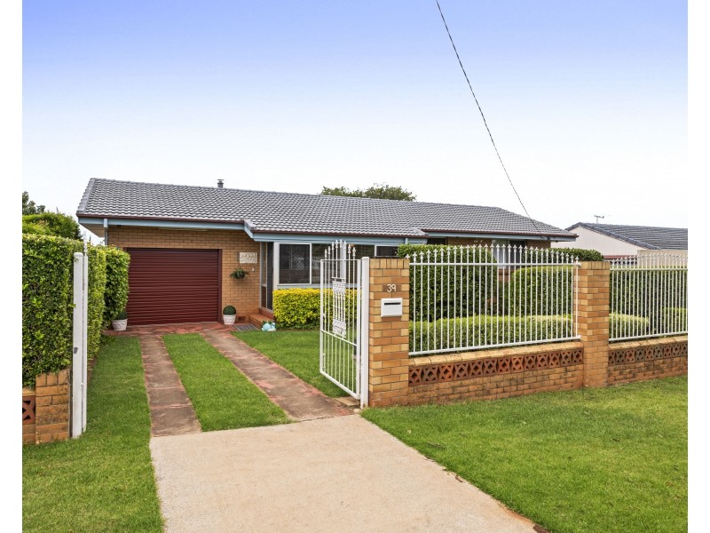 39 Croxley Street, Harristown QLD 4350