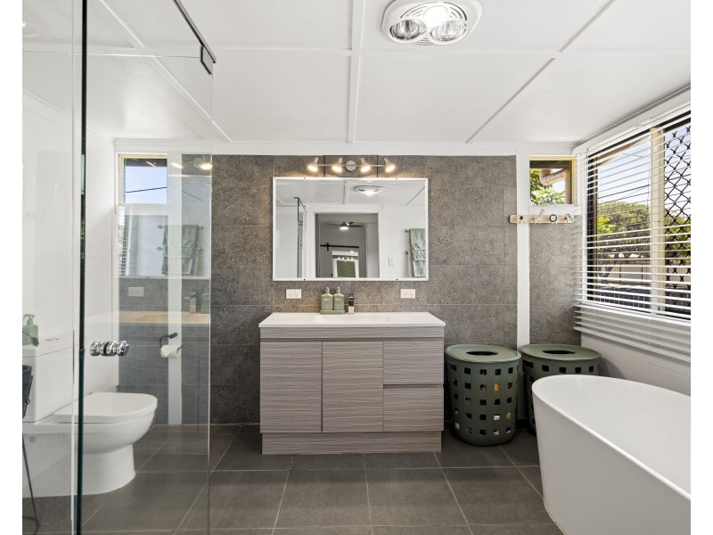 2 Gauntlet Street, North Toowoomba QLD 4350