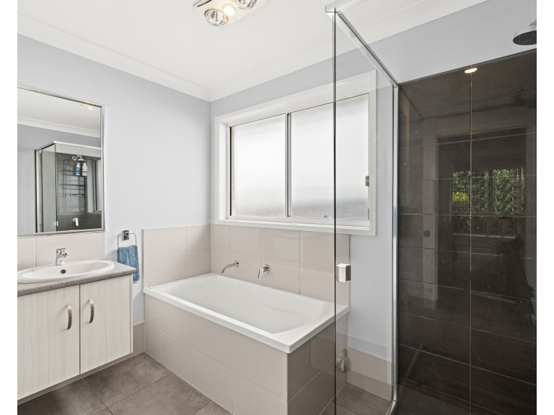 9 Diva Lane, Glenvale QLD 4350