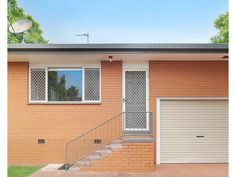 Unit 2/22 Claret Street, Wilsonton Heights QLD 4350