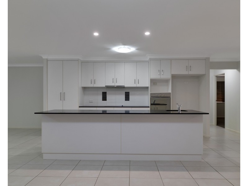 8 Clara Street, Highfields QLD 4352