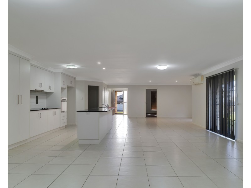 8 Clara Street, Highfields QLD 4352