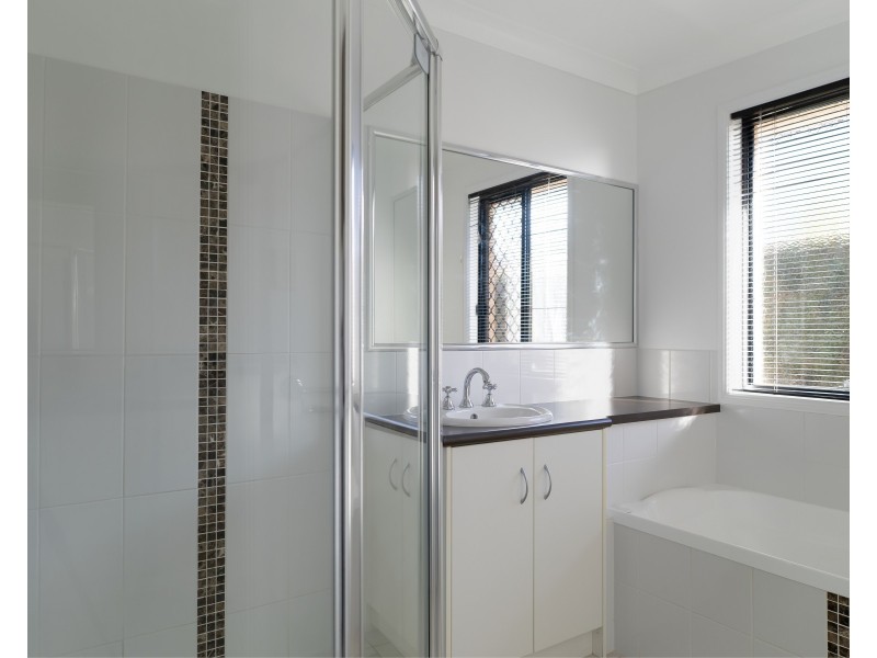 8 Clara Street, Highfields QLD 4352