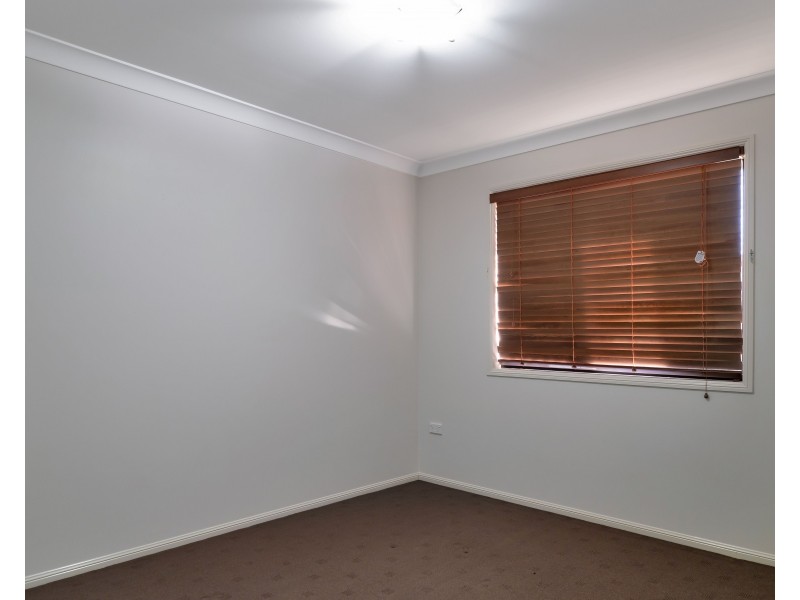 8 Clara Street, Highfields QLD 4352