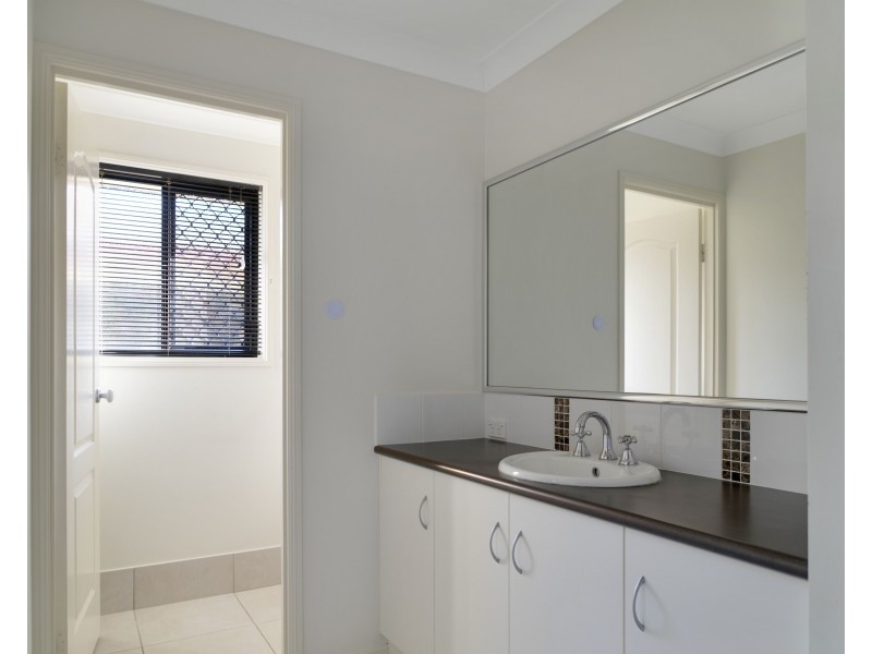 8 Clara Street, Highfields QLD 4352