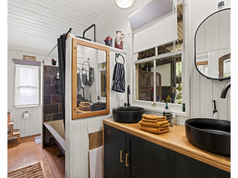 36 Charles Street, Newtown QLD 4350