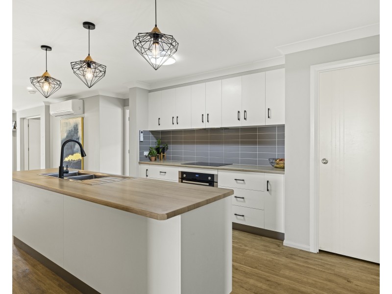 43 Gwenda Drive, Westbrook QLD 4350