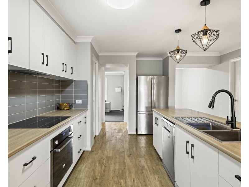 43 Gwenda Drive, Westbrook QLD 4350