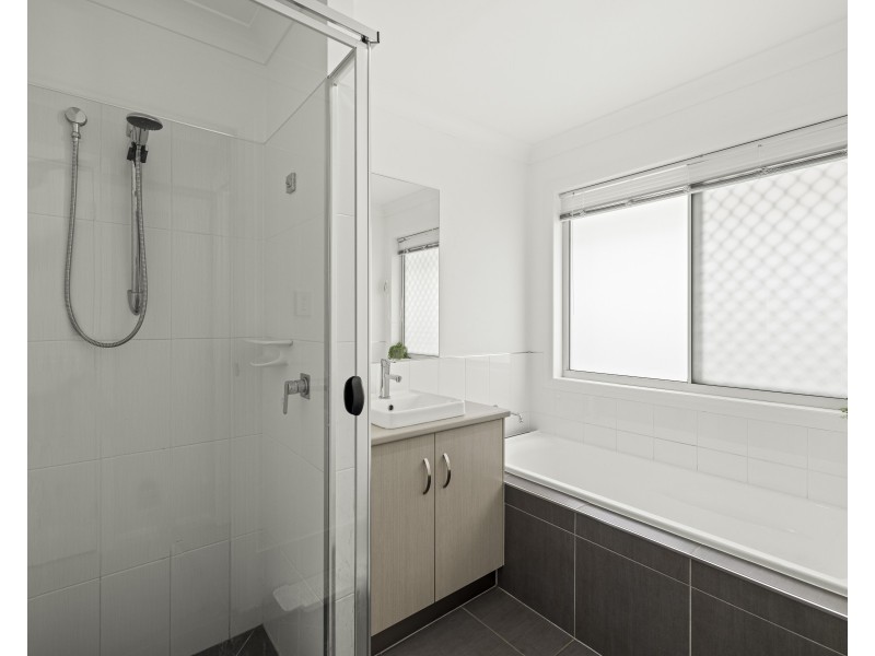 43 Gwenda Drive, Westbrook QLD 4350