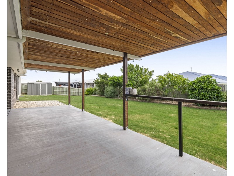 43 Gwenda Drive, Westbrook QLD 4350