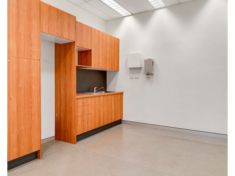 Shop 5 /131 Anzac Avenue, Newtown QLD 4350